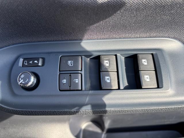 ヴォクシー ＺＳ　煌　パワステ　パワーウィンドウ　ダブルエアコン　ワンオーナー　禁煙車　盗難防止システム　衝突安全ボディ　ＬＥＤヘッドランプアイドリングストップ　鉱石モニター　純正ナビ（18枚目）