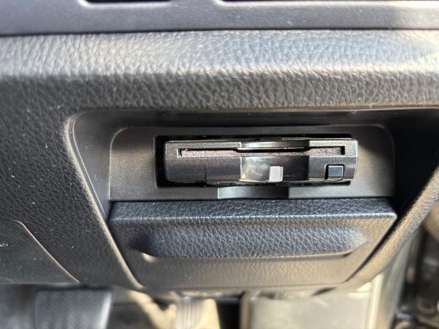 ヴォクシー ＺＳ　煌　パワステ　パワーウィンドウ　ダブルエアコン　ワンオーナー　禁煙車　盗難防止システム　衝突安全ボディ　ＬＥＤヘッドランプアイドリングストップ　鉱石モニター　純正ナビ（30枚目）