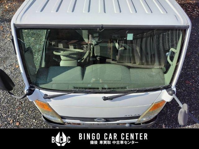 アトラストラック スーパーローＤＸ　１０尺　パネルバン　シャッター式後扉　荷室証明有　リヤゲートチェーン　キーレスエントリー　リヤトラフィックモニター　スタッドレスタイヤ６本付　４速ＡＴガソリン車（5枚目）