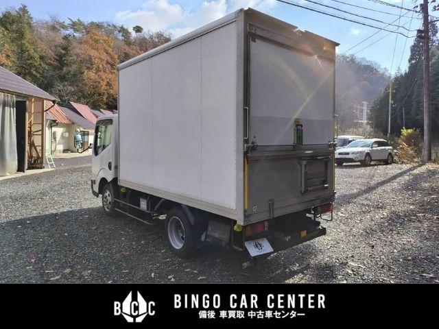 アトラストラック スーパーローＤＸ　１０尺　パネルバン　シャッター式後扉　荷室証明有　リヤゲートチェーン　キーレスエントリー　リヤトラフィックモニター　スタッドレスタイヤ６本付　４速ＡＴガソリン車（10枚目）