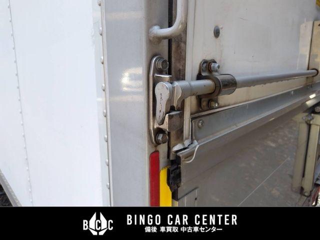アトラストラック スーパーローＤＸ　１０尺　パネルバン　シャッター式後扉　荷室証明有　リヤゲートチェーン　キーレスエントリー　リヤトラフィックモニター　スタッドレスタイヤ６本付　４速ＡＴガソリン車（11枚目）