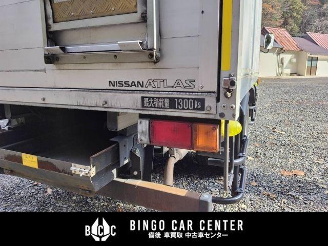 アトラストラック スーパーローＤＸ　１０尺　パネルバン　シャッター式後扉　荷室証明有　リヤゲートチェーン　キーレスエントリー　リヤトラフィックモニター　スタッドレスタイヤ６本付　４速ＡＴガソリン車（18枚目）