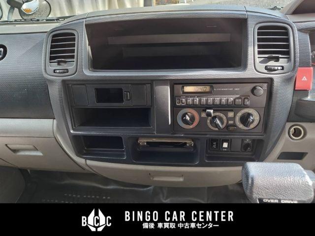 アトラストラック スーパーローＤＸ　１０尺　パネルバン　シャッター式後扉　荷室証明有　リヤゲートチェーン　キーレスエントリー　リヤトラフィックモニター　スタッドレスタイヤ６本付　４速ＡＴガソリン車（33枚目）