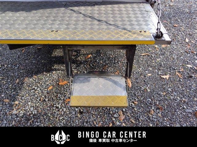 アトラストラック スーパーローＤＸ　１０尺　パネルバン　シャッター式後扉　荷室証明有　リヤゲートチェーン　キーレスエントリー　リヤトラフィックモニター　スタッドレスタイヤ６本付　４速ＡＴガソリン車（50枚目）