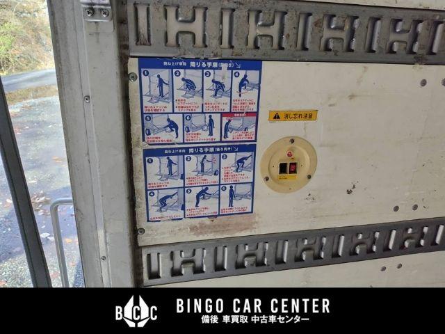 アトラストラック スーパーローＤＸ　１０尺　パネルバン　シャッター式後扉　荷室証明有　リヤゲートチェーン　キーレスエントリー　リヤトラフィックモニター　スタッドレスタイヤ６本付　４速ＡＴガソリン車（55枚目）