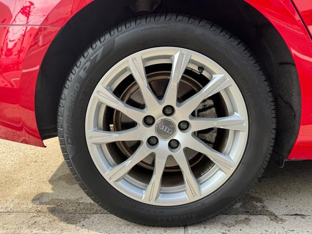 Ａ４ ２．０ＴＦＳＩ　★走行３８３００キロ★フルセグＴＶ★ＥＴＣ★Ｂｌｕｅｔｏｏｔｈ★クリアランスソナー★バックカメラ★電動シート★電動格納ミラー★純正１７インチＡＷ★オートライト★（19枚目）