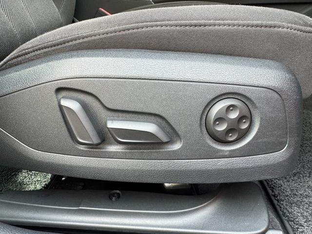 Ａ４ ２．０ＴＦＳＩ　★走行３８３００キロ★フルセグＴＶ★ＥＴＣ★Ｂｌｕｅｔｏｏｔｈ★クリアランスソナー★バックカメラ★電動シート★電動格納ミラー★純正１７インチＡＷ★オートライト★（26枚目）