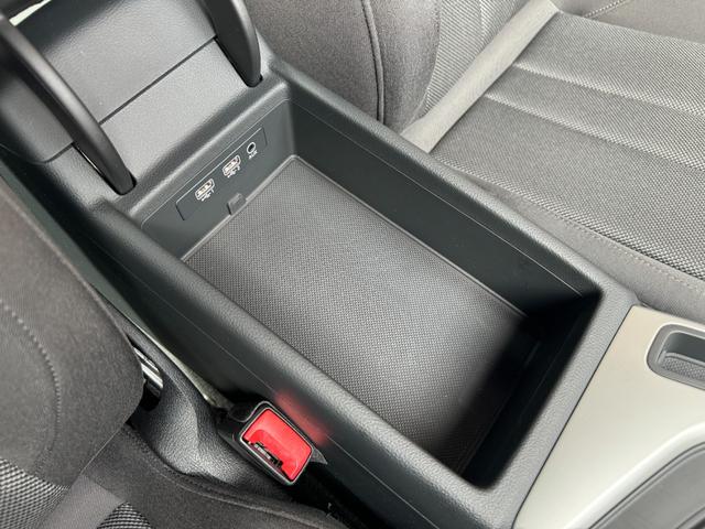 Ａ４ ２．０ＴＦＳＩ　★走行３８３００キロ★フルセグＴＶ★ＥＴＣ★Ｂｌｕｅｔｏｏｔｈ★クリアランスソナー★バックカメラ★電動シート★電動格納ミラー★純正１７インチＡＷ★オートライト★（43枚目）