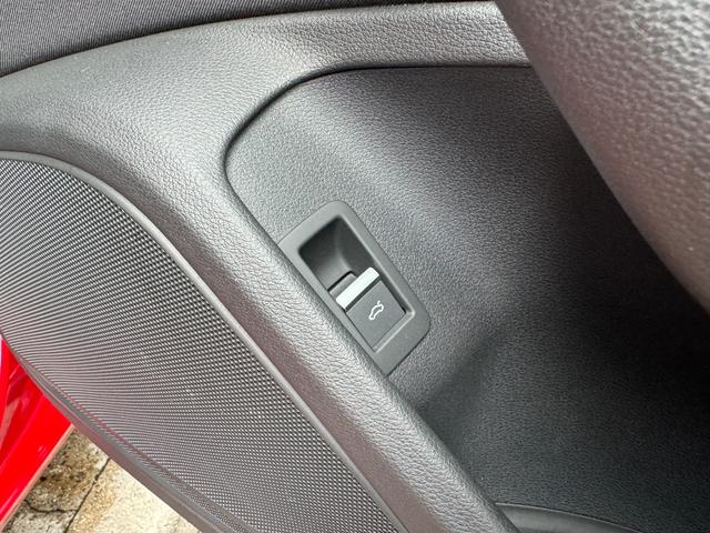 Ａ４ ２．０ＴＦＳＩ　★走行３８３００キロ★フルセグＴＶ★ＥＴＣ★Ｂｌｕｅｔｏｏｔｈ★クリアランスソナー★バックカメラ★電動シート★電動格納ミラー★純正１７インチＡＷ★オートライト★（58枚目）