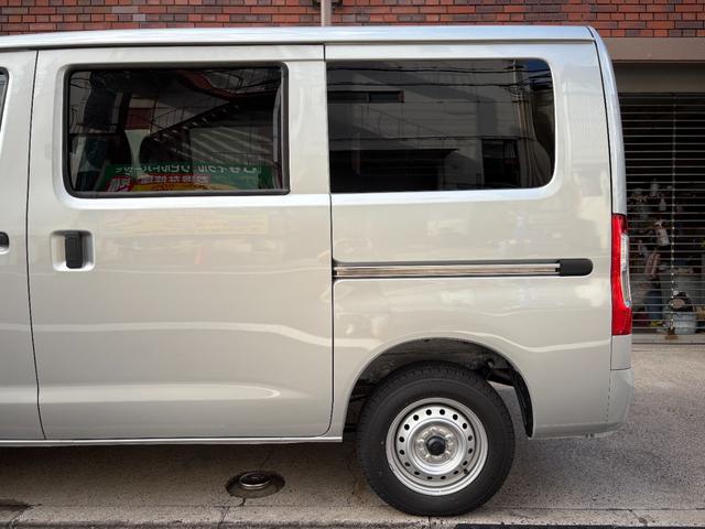 タウンエースバン GL ★登録済み未使用車★AT★4WD★ナビゲーション★フルセグTV★Bluetooth★ビルトインETC★純正ゴムマット★スマートアシスト★バックセンサー★キーレス★LEDヘッドランプ★(6枚目)