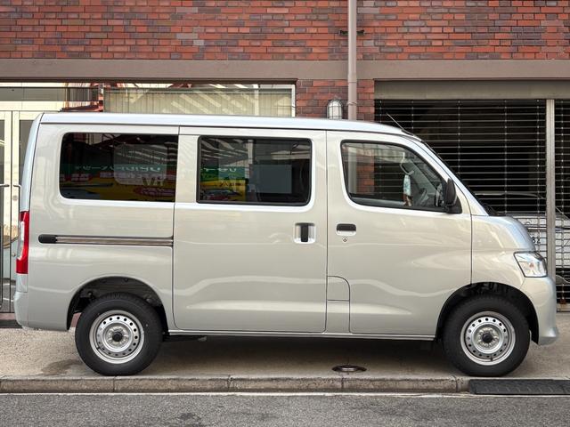 タウンエースバン GL ★登録済み未使用車★AT★4WD★ナビゲーション★フルセグTV★Bluetooth★ビルトインETC★純正ゴムマット★スマートアシスト★バックセンサー★キーレス★LEDヘッドランプ★(10枚目)