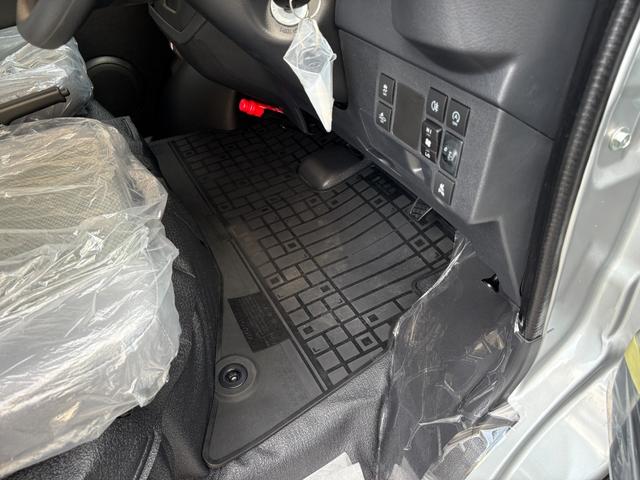 タウンエースバン GL ★登録済み未使用車★AT★4WD★ナビゲーション★フルセグTV★Bluetooth★ビルトインETC★純正ゴムマット★スマートアシスト★バックセンサー★キーレス★LEDヘッドランプ★(43枚目)