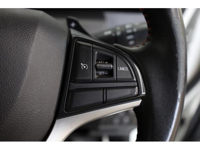 高速道路の長距離巡航が楽になるクルーズコントロール。速度設定をレバー操作するだけで、あとはアクセルペダルを踏まなくていいのです。１度使うと離れられません。