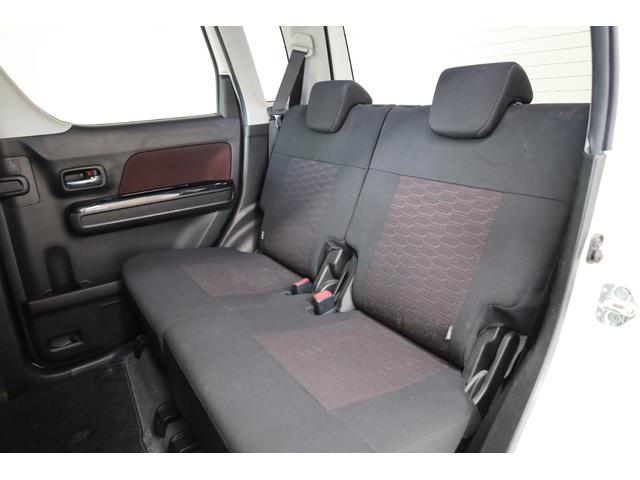 後部座席も気になるようなキズ・汚れやへたり等、大きなダメージはなく、良好な状態です。