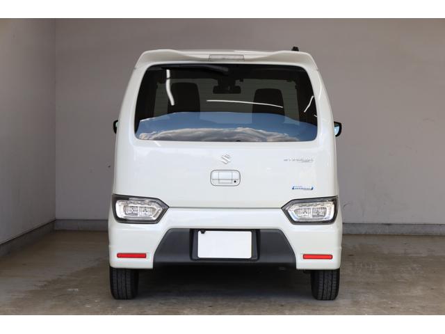 ＰＨＶやＰＨＥＶ車はどちらもガソリンエンジンに加えてモーターとバッテリーを備え、外部から電気を充電できるＨＶ（ハイブリッド）車です。