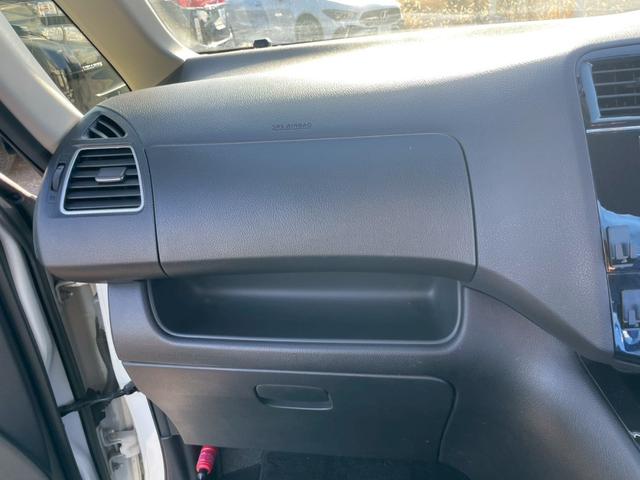 セレナ 　ナビ　フルセグＴＶ　バックカメラ　両側電動スライドドア　８人乗り　Ｂｌｕｅｔｏｏｔｈ接続可　衝突被害軽減システム　レーンアシスト　スマートキー　オートライト　ウォークスルー　ＣＤ／ＤＶＤ再生可（38枚目）