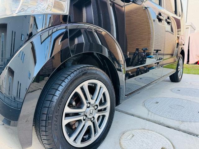 Ｎ－ＢＯＸ Ｇ・Ｌパッケージ　車検令和９年５月まで　ギャザーズ純正ナビ　フルセグ　ブルートゥース対応　バックカメラ　スマートキー２個　外装磨き済み　純正１４インチアルミホイール　内装ブラック　リア５面フィルム施工（8枚目）