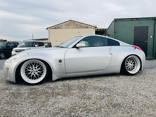 フェアレディZ ベースグレード 6速MT 最終型 ワーク19インチアルミホイール 車高調 柿本マフラー Bluetooth対応フルセグナビ バックカメラ ドライブレコーダー 外装グー鑑定5点(5枚目)