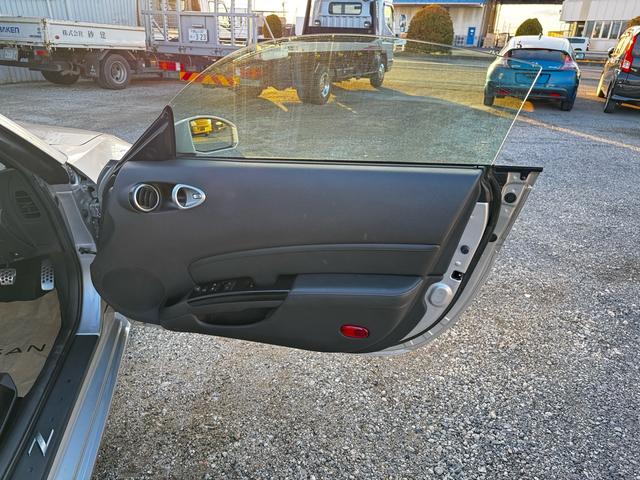 フェアレディZ ベースグレード 6速MT 最終型 ワーク19インチアルミホイール 車高調 柿本マフラー Bluetooth対応フルセグナビ バックカメラ ドライブレコーダー 外装グー鑑定5点(62枚目)