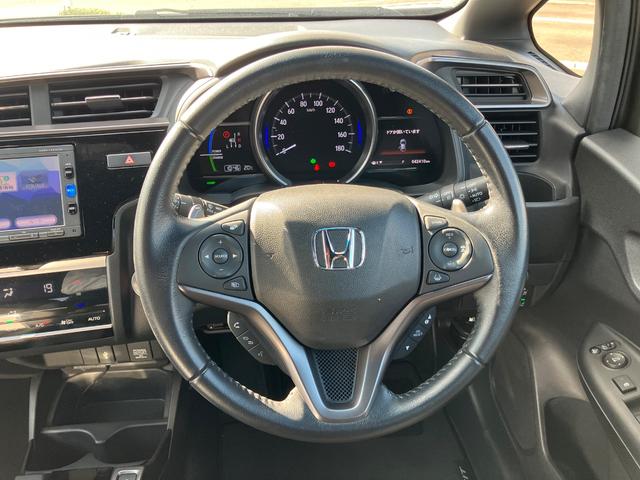 ハンドルの状態が悪いと運転に集中できませんよね。こちらの車、お気軽にお問い合わせください。