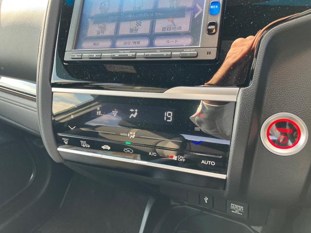 手の届きやすいところで簡単操作ができる空調付き！オールシーズンお好みの温度調節ができます。