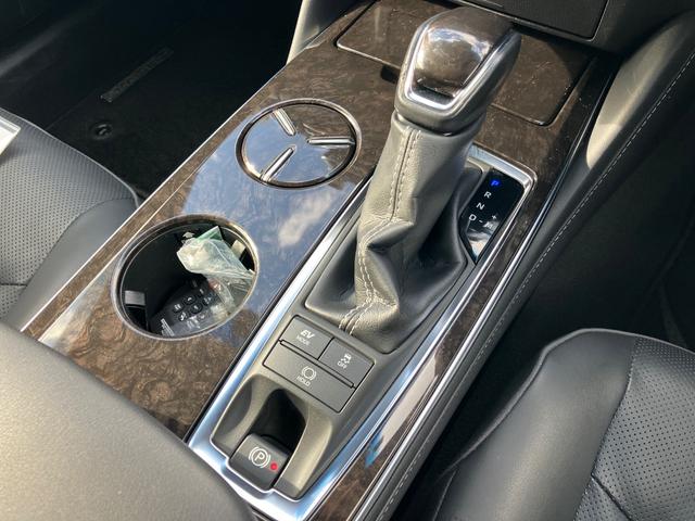 クラウンハイブリッド Ｇ－エグゼクティブ　サンルーフ　黒革シート　ドライブレコーダー　クリアランスソナー　クルーズコントロール　パークアシスト　衝突被害軽減システム　全周囲カメラ　ナビＴＶ　オートマチックハイビーム（6枚目）