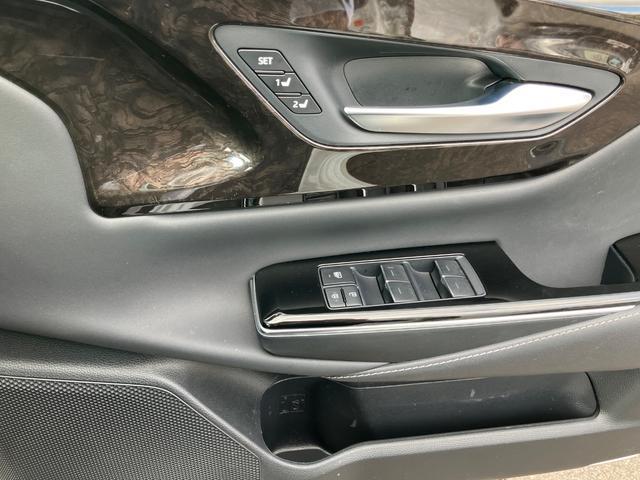クラウンハイブリッド Ｇ－エグゼクティブ　サンルーフ　黒革シート　ドライブレコーダー　クリアランスソナー　クルーズコントロール　パークアシスト　衝突被害軽減システム　全周囲カメラ　ナビＴＶ　オートマチックハイビーム（13枚目）