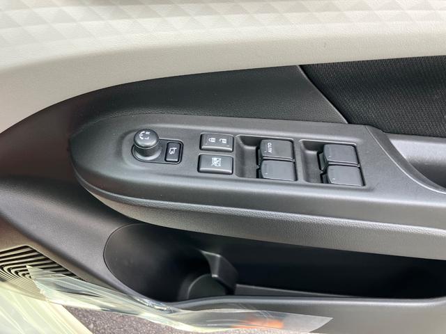 スイフト ハイブリッドＭＺ　全周囲カメラ　ディスプレイオーディオ　クリアランスソナー　オートクルーズコントロール　衝突被害軽減システム　オートライト　ＬＥＤヘッドランプ　スマートキー　アイドリングストップ（12枚目）