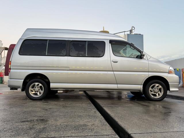 グランドハイエース 4WD ETC スライドドア AT アルミホイール CD エアコン パワーウィンドウ 運転席エアバッグ 助手席エアバッグ(4枚目)