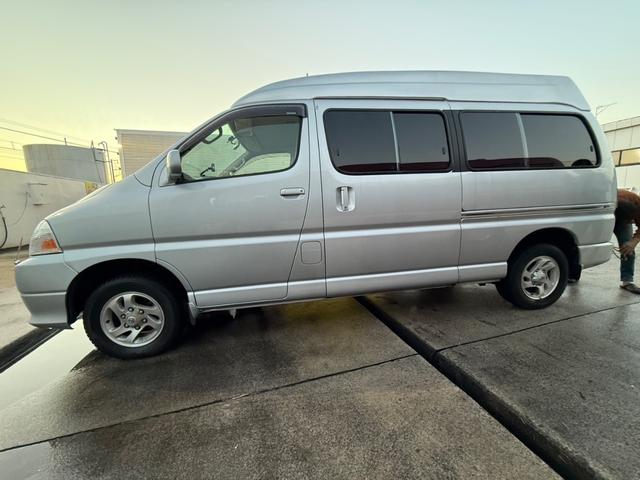 グランドハイエース 4WD ETC スライドドア AT アルミホイール CD エアコン パワーウィンドウ 運転席エアバッグ 助手席エアバッグ(6枚目)