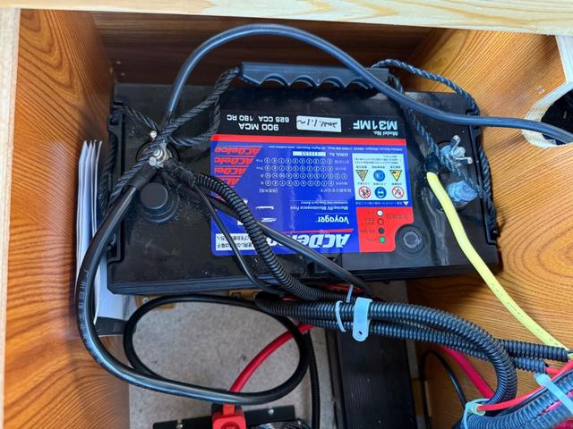 グランドハイエース 4WD ETC スライドドア AT アルミホイール CD エアコン パワーウィンドウ 運転席エアバッグ 助手席エアバッグ(10枚目)