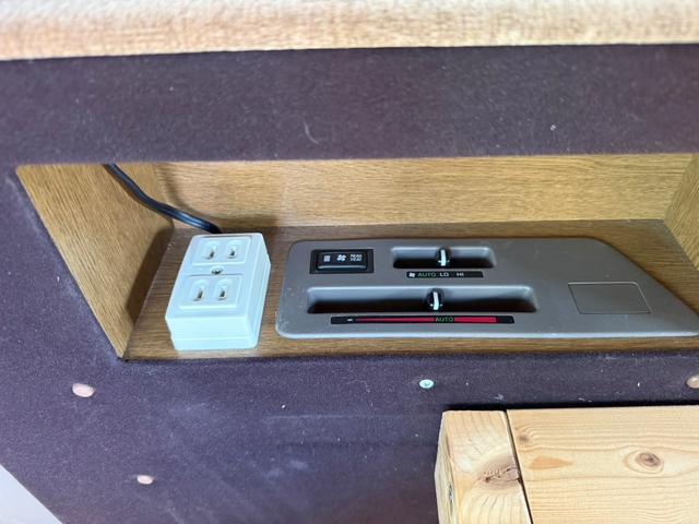 グランドハイエース 4WD ETC スライドドア AT アルミホイール CD エアコン パワーウィンドウ 運転席エアバッグ 助手席エアバッグ(15枚目)
