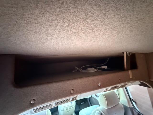 グランドハイエース 4WD ETC スライドドア AT アルミホイール CD エアコン パワーウィンドウ 運転席エアバッグ 助手席エアバッグ(41枚目)