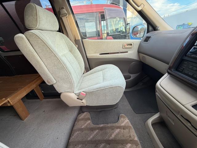 グランドハイエース 4WD ETC スライドドア AT アルミホイール CD エアコン パワーウィンドウ 運転席エアバッグ 助手席エアバッグ(46枚目)