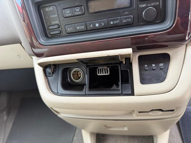 グランドハイエース 4WD ETC スライドドア AT アルミホイール CD エアコン パワーウィンドウ 運転席エアバッグ 助手席エアバッグ(48枚目)