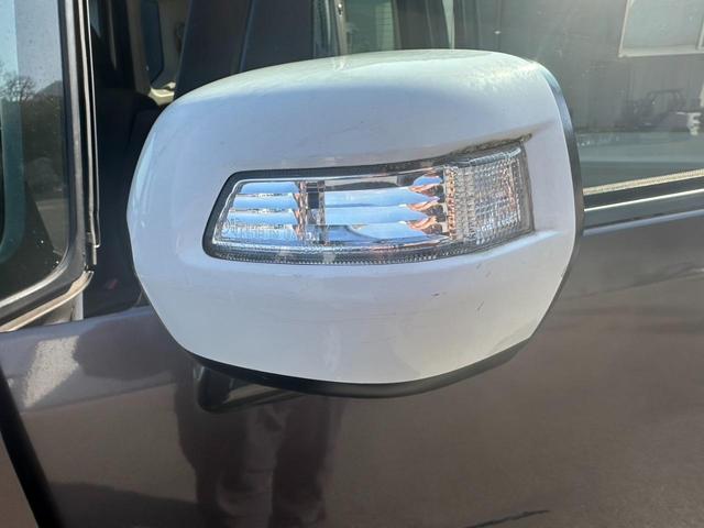 Ｎ－ＢＯＸ ２トーンカラースタイル　Ｇ・Ｌパッケージ　エアコン・パワステ・パワーウインドウ・ＨＤＤナビ・スマートキー・電動格納ミラー・アイドリングストップ・エアーバック・ＡＢＳ・ＥＳＣ・ベンチシート・バッグカメラ（41枚目）