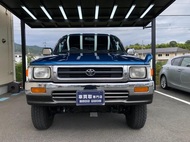 ハイラックスピックアップ ダブルキャブ SSR 4WD/ディーゼル/5MT/4ドア/5人乗り/ETC/エアコン/パワステ/15インチアルミホイール/社外シフトノブ/ドアバイザー/記録簿/取扱説明書(6枚目)