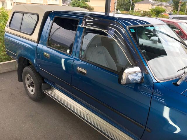 ハイラックスピックアップ ダブルキャブ SSR 4WD/ディーゼル/5MT/4ドア/5人乗り/ETC/エアコン/パワステ/15インチアルミホイール/社外シフトノブ/ドアバイザー/記録簿/取扱説明書(10枚目)