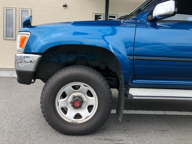 ハイラックスピックアップ ダブルキャブ SSR 4WD/ディーゼル/5MT/4ドア/5人乗り/ETC/エアコン/パワステ/15インチアルミホイール/社外シフトノブ/ドアバイザー/記録簿/取扱説明書(13枚目)