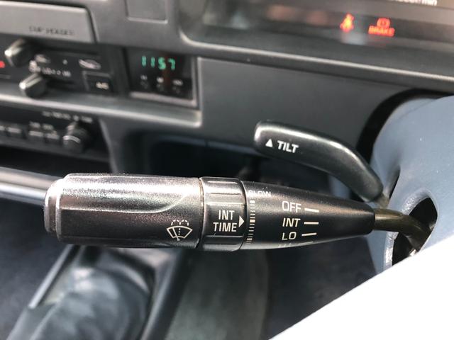 ハイラックスピックアップ ダブルキャブ SSR 4WD/ディーゼル/5MT/4ドア/5人乗り/ETC/エアコン/パワステ/15インチアルミホイール/社外シフトノブ/ドアバイザー/記録簿/取扱説明書(26枚目)