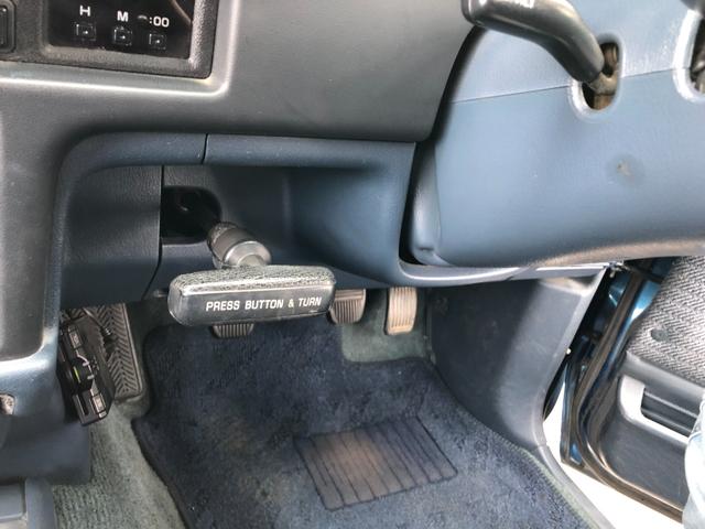 ハイラックスピックアップ ダブルキャブ SSR 4WD/ディーゼル/5MT/4ドア/5人乗り/ETC/エアコン/パワステ/15インチアルミホイール/社外シフトノブ/ドアバイザー/記録簿/取扱説明書(27枚目)