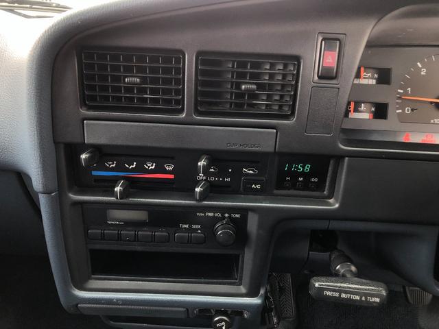 ハイラックスピックアップ ダブルキャブ SSR 4WD/ディーゼル/5MT/4ドア/5人乗り/ETC/エアコン/パワステ/15インチアルミホイール/社外シフトノブ/ドアバイザー/記録簿/取扱説明書(29枚目)