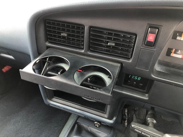 ハイラックスピックアップ ダブルキャブ SSR 4WD/ディーゼル/5MT/4ドア/5人乗り/ETC/エアコン/パワステ/15インチアルミホイール/社外シフトノブ/ドアバイザー/記録簿/取扱説明書(30枚目)