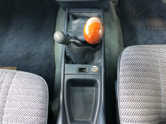 ハイラックスピックアップ ダブルキャブ SSR 4WD/ディーゼル/5MT/4ドア/5人乗り/ETC/エアコン/パワステ/15インチアルミホイール/社外シフトノブ/ドアバイザー/記録簿/取扱説明書(31枚目)