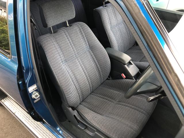 ハイラックスピックアップ ダブルキャブ SSR 4WD/ディーゼル/5MT/4ドア/5人乗り/ETC/エアコン/パワステ/15インチアルミホイール/社外シフトノブ/ドアバイザー/記録簿/取扱説明書(33枚目)