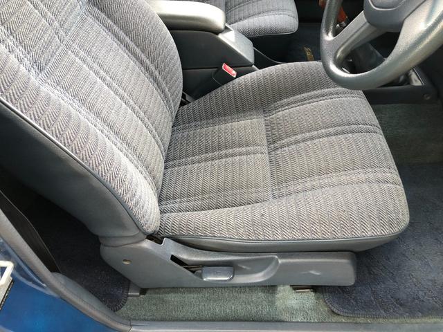 ハイラックスピックアップ ダブルキャブ SSR 4WD/ディーゼル/5MT/4ドア/5人乗り/ETC/エアコン/パワステ/15インチアルミホイール/社外シフトノブ/ドアバイザー/記録簿/取扱説明書(34枚目)