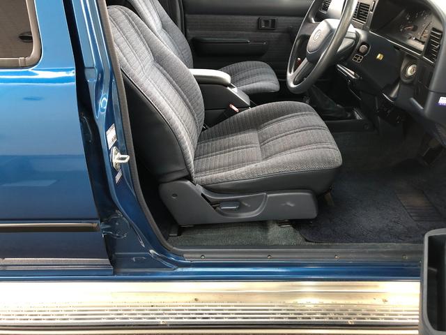 ハイラックスピックアップ ダブルキャブ SSR 4WD/ディーゼル/5MT/4ドア/5人乗り/ETC/エアコン/パワステ/15インチアルミホイール/社外シフトノブ/ドアバイザー/記録簿/取扱説明書(35枚目)