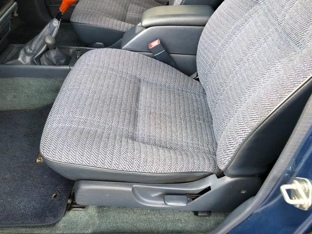 ハイラックスピックアップ ダブルキャブ SSR 4WD/ディーゼル/5MT/4ドア/5人乗り/ETC/エアコン/パワステ/15インチアルミホイール/社外シフトノブ/ドアバイザー/記録簿/取扱説明書(38枚目)