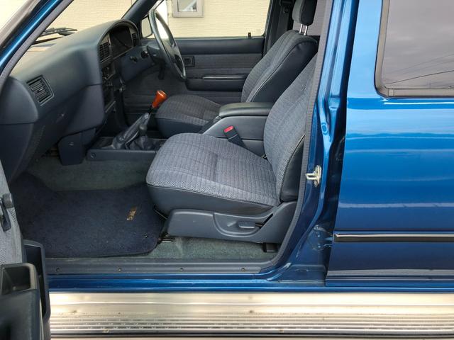 ハイラックスピックアップ ダブルキャブ SSR 4WD/ディーゼル/5MT/4ドア/5人乗り/ETC/エアコン/パワステ/15インチアルミホイール/社外シフトノブ/ドアバイザー/記録簿/取扱説明書(39枚目)