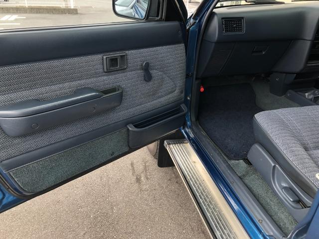 ハイラックスピックアップ ダブルキャブ SSR 4WD/ディーゼル/5MT/4ドア/5人乗り/ETC/エアコン/パワステ/15インチアルミホイール/社外シフトノブ/ドアバイザー/記録簿/取扱説明書(40枚目)